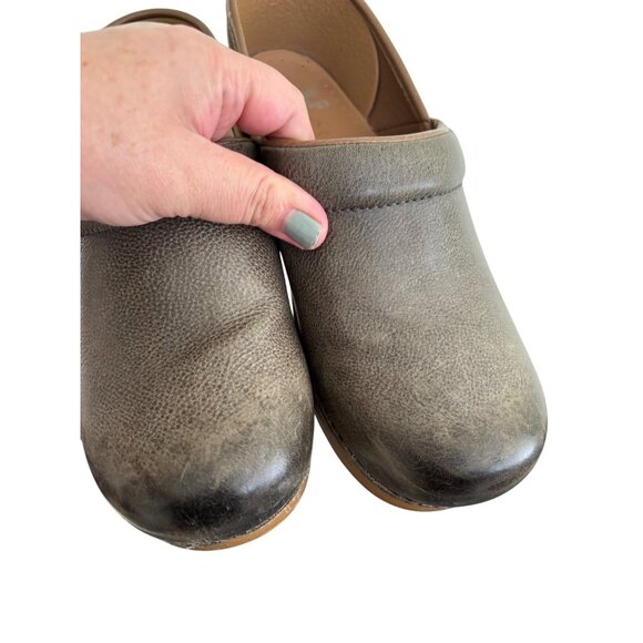Dansko Womens Professional Clogs Waxy Stone Distressed Leather Mushroom Olive - Picture 2 of 10